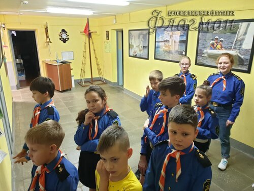 Журналистика в отряде разбираем газету